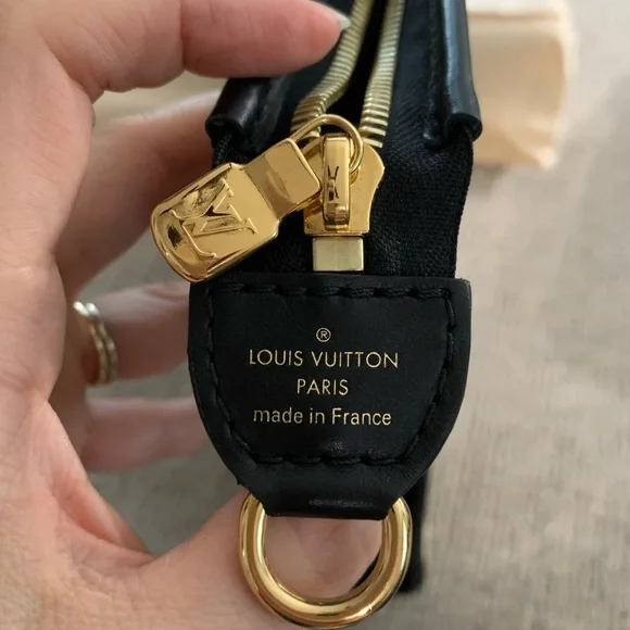 Louis Vuitton Toiletry raffia pouch on chain bag - Picture 7 of 12